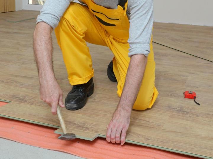 Installation de revêtement de sol Plœmeur